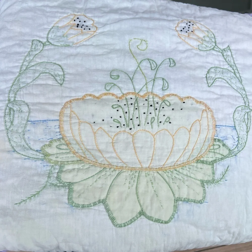 VTG Embroidered Lily Pad Floral Hand Stitched Quilt Lavender White Unique FLAWS